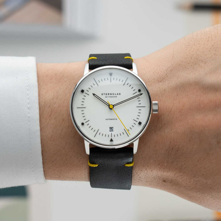 Sternglas | Naos Edition Bauhaus X Yellow Automatik 38mm dial black leather | S02-NAI23-VI22