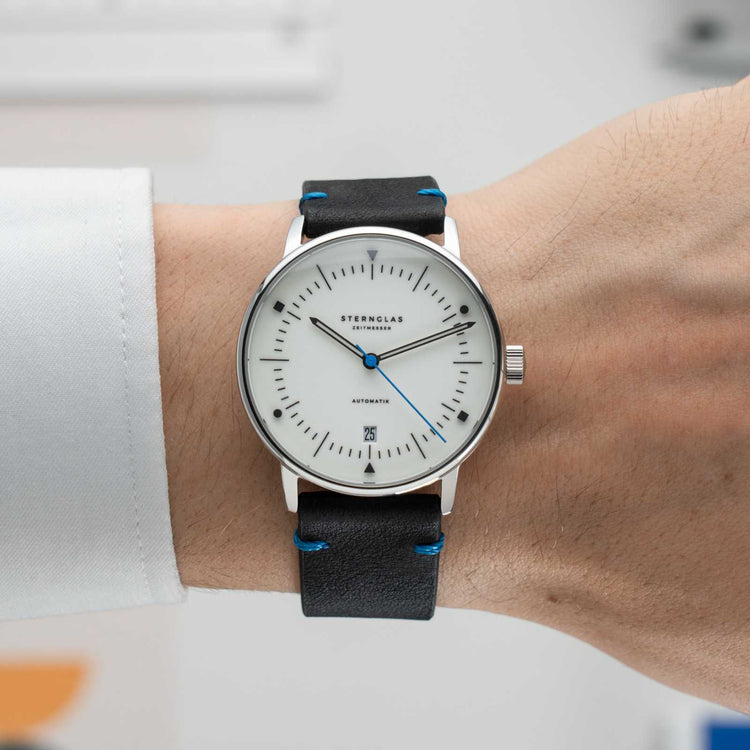 Sternglas | Naos Edition Bauhaus X Blue Automatik 38mm dial black leather | S02-NAI45-VI30