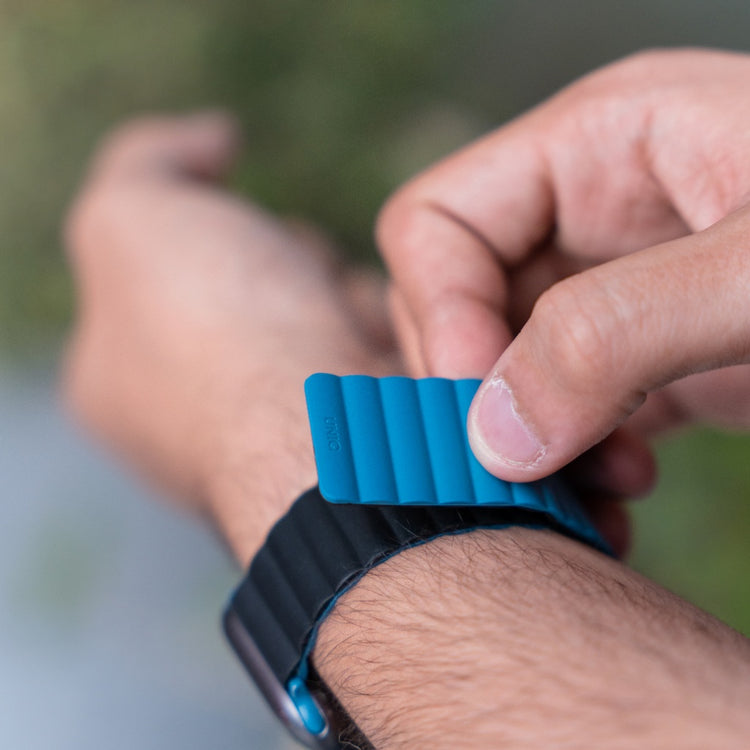 Uniq | Revix reversible blue and black watch band - Apple Series | REVBLUBLK