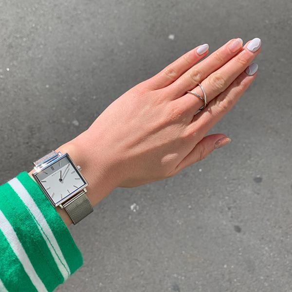 Bering | Classic Silver square white 26mm dial silver milanese | 18226-004