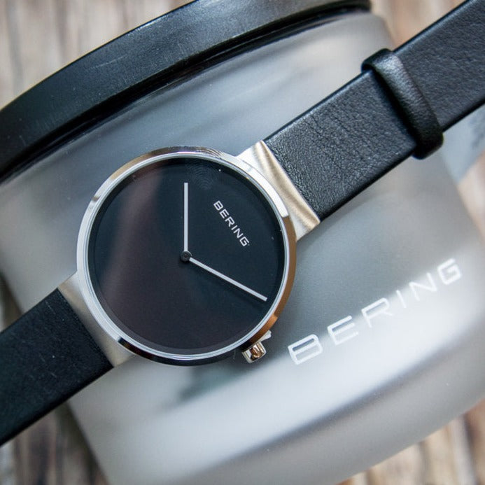 Bering | Classic silver black 39mm dial black leather | 14539-402