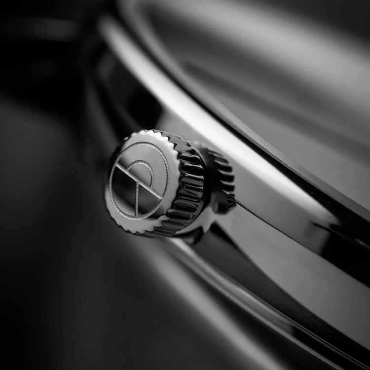 Sternglas | Naos Sunburst blue 38mm dial milanaise silver  band | S01-NA58-MI04