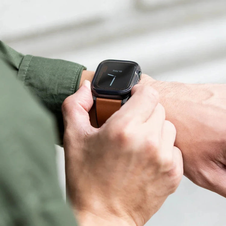 Uniq | Grade slim watch protector smoke - Apple Series | GARSMK
