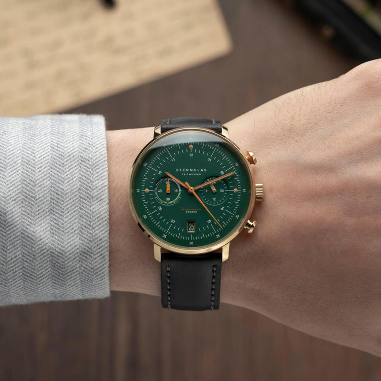 Sternglas | Hamburg chrono green 42mm dial black leather band | S01-HCV22-BR04