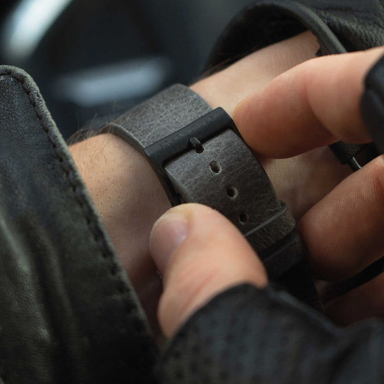 Sternglas | Naos Edition sports black 38mm red and black dial grey leather band | S01-NAS05-VI21