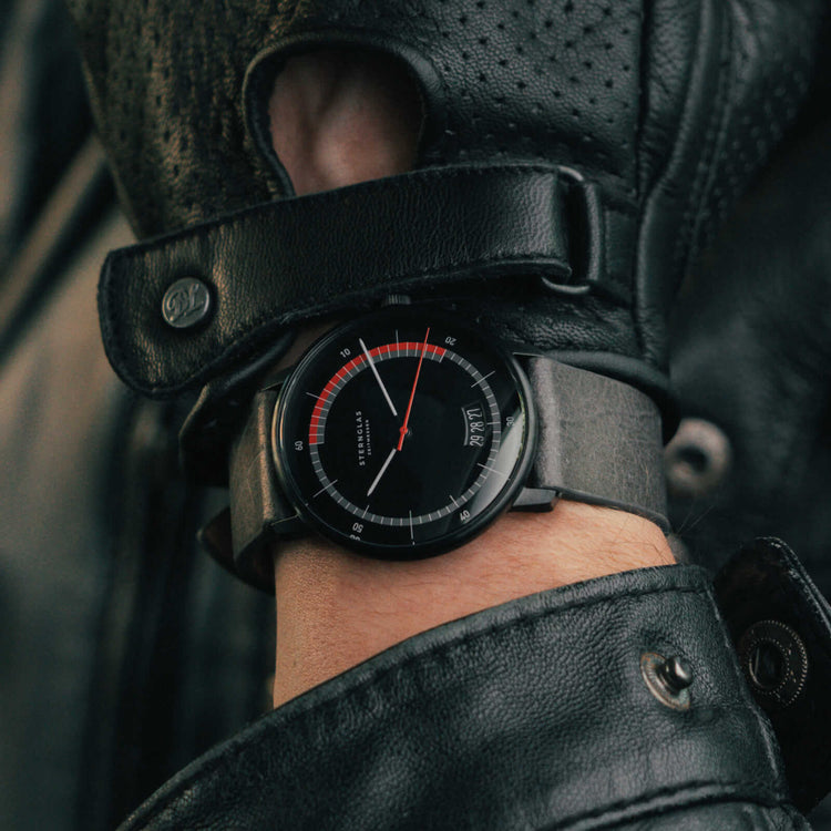 Sternglas | Naos Edition sports black 38mm red and black dial grey leather band | S01-NAS05-VI21