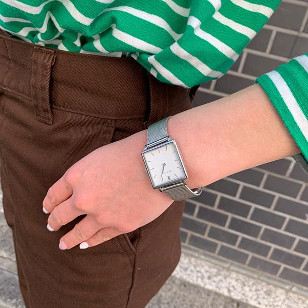 Bering | Classic Silver square white 26mm dial silver milanese | 18226-004