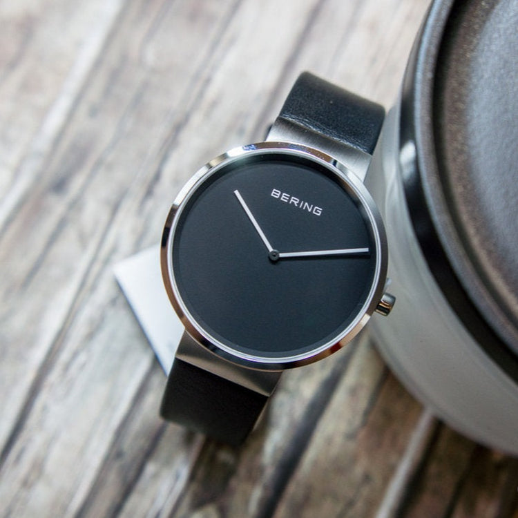 Bering | Classic silver black 39mm dial black leather | 14539-402