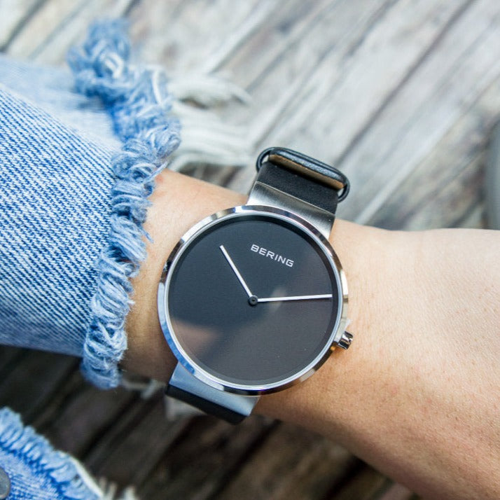 Bering | Classic silver black 39mm dial black leather | 14539-402